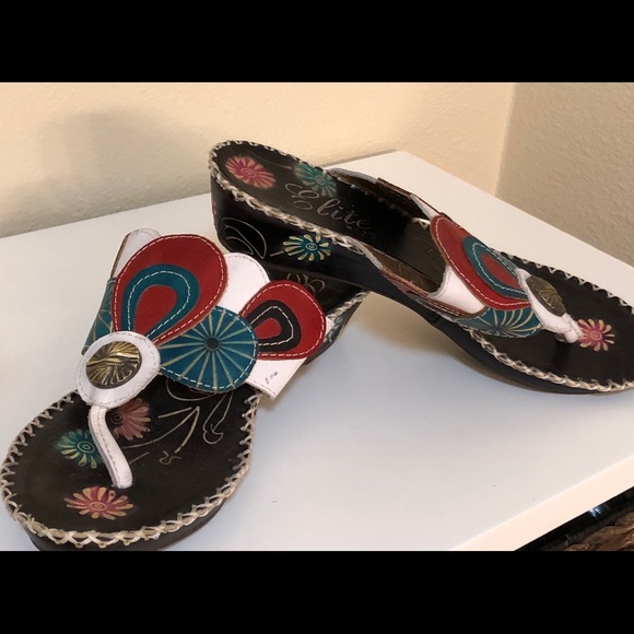 Elite sandals.  Size 6 - Picture 2 of 5